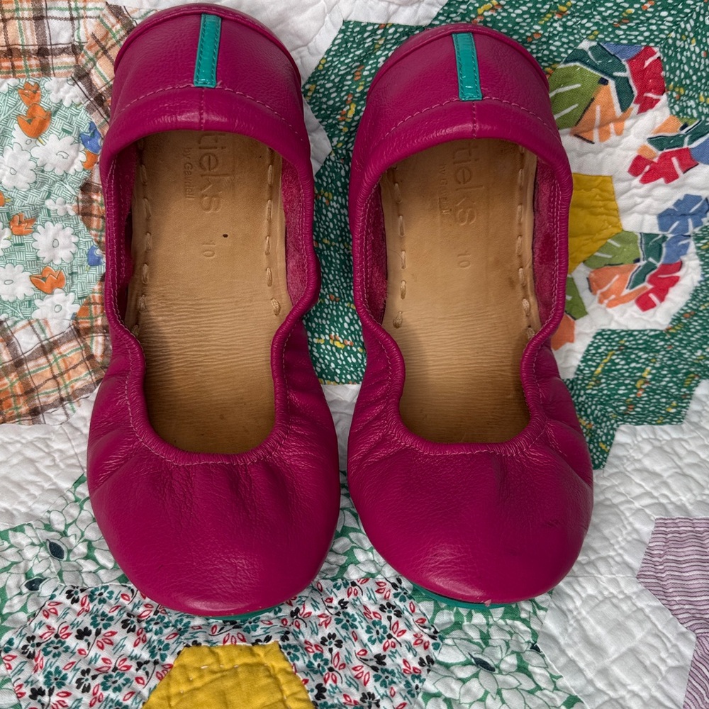 Tieks Ballet Flats in Fuchsia Size 10 - Picture 3 of 10
